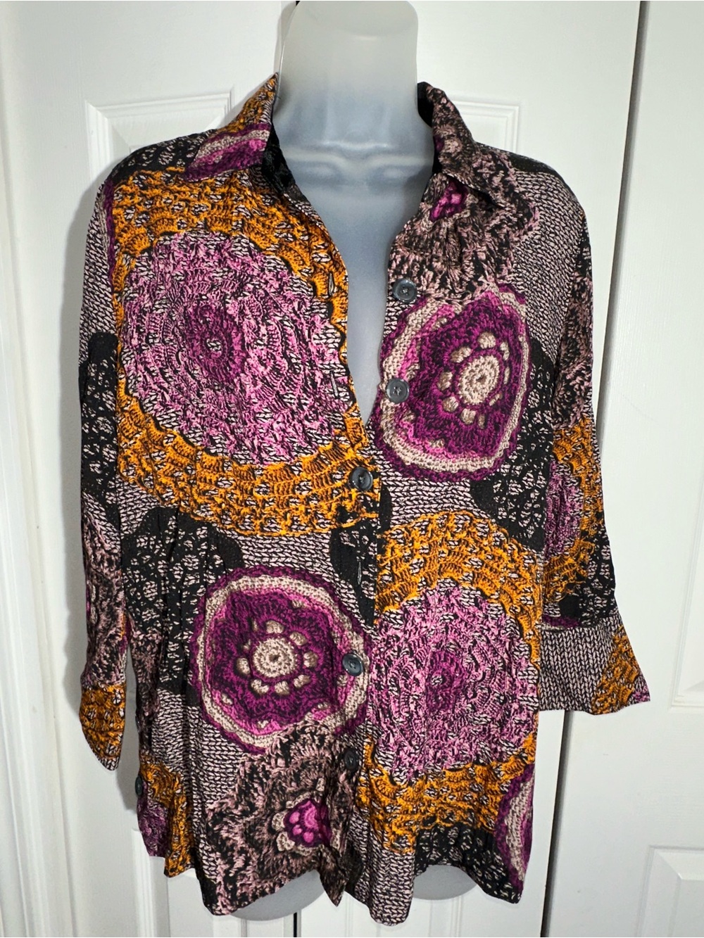 John Mark Blouse Tunic Top Multicolor 3/4 Sleeve Doily Print Button Sz S  AA27